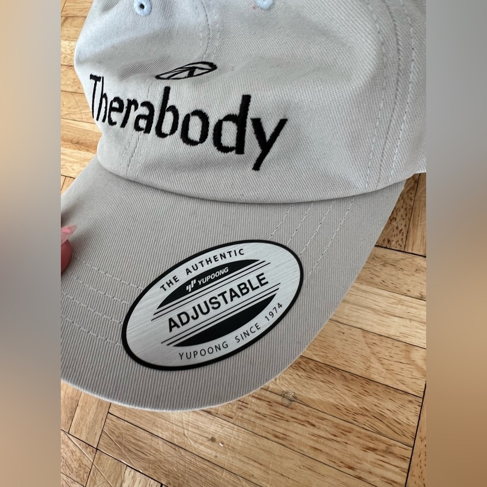 The classics therabody baseball hat nwt